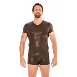 tshirt homme, en simili cuir marron, effet mouillé de chez votre lookme, sépcialiste en lingerie bdsm pour homme.